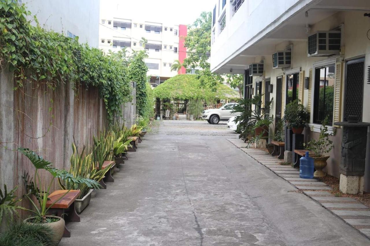 Reddoorz Near Colgante Bridge Naga City Eksteriør billede